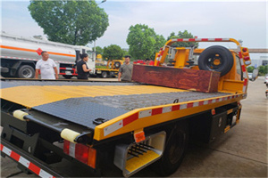 和静附近拖车电话号码服务